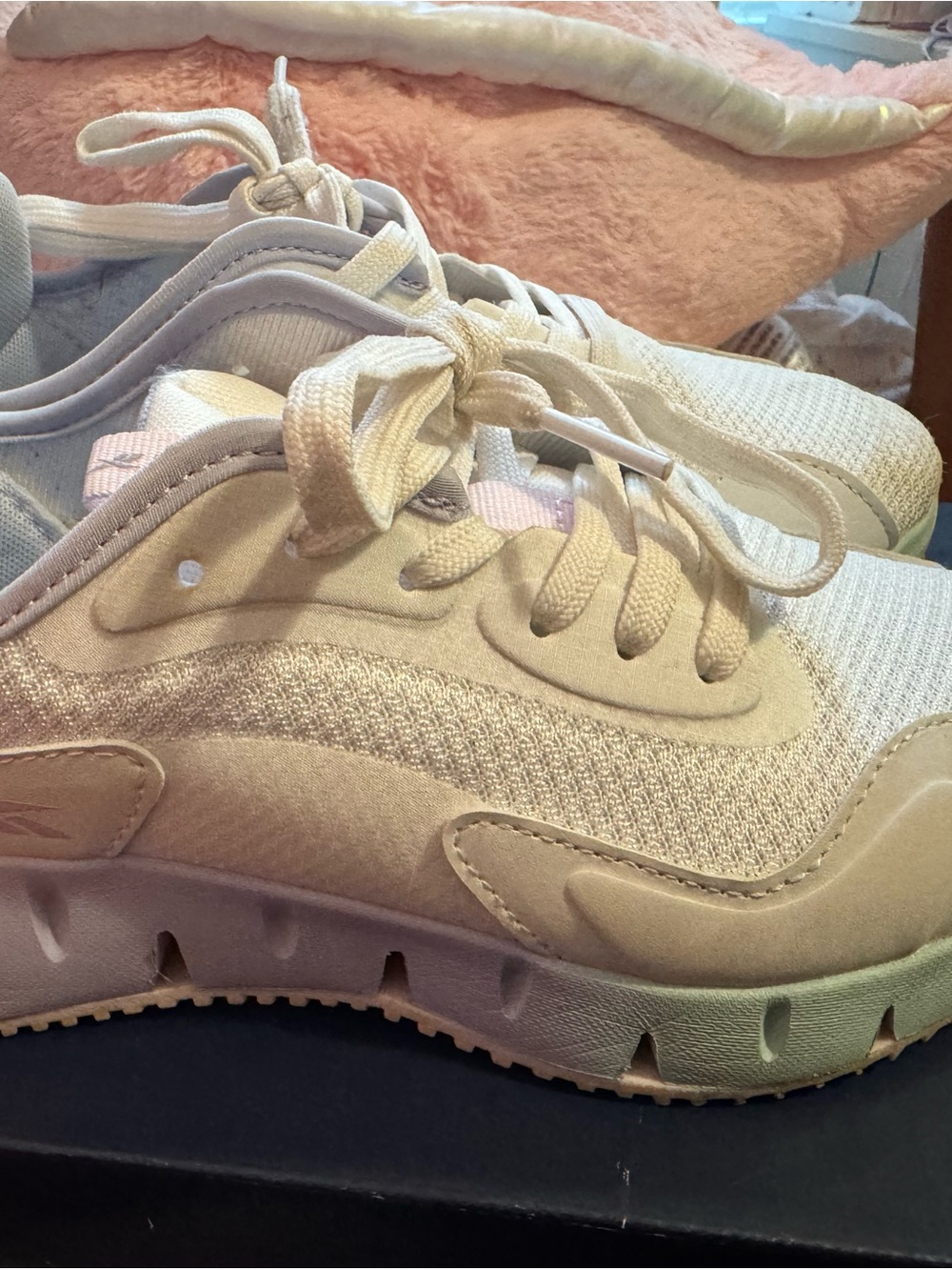 Reebok kids White Sneakers with Light Pink Accents - Picture 3 of 7